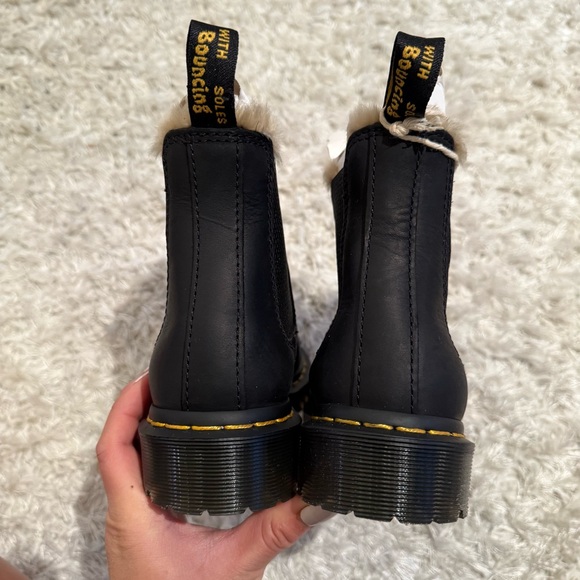 Dr. Martens 2976 Leonore Faux Fur Lined Chelsea Boots in Black Size 5 Sherpa - Picture 7 of 10